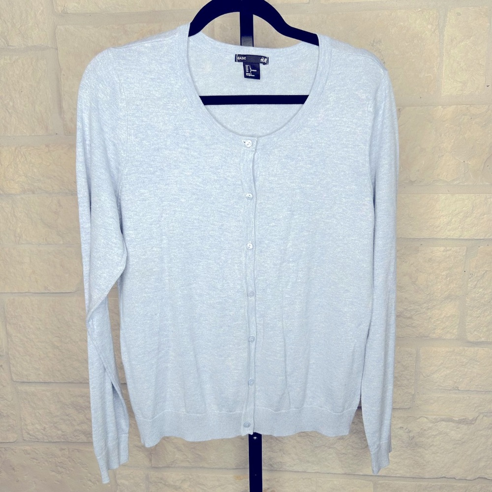 H&M Fine Knit Cardigan Sweater Size Large Long Sleeve Light Blue Versatile